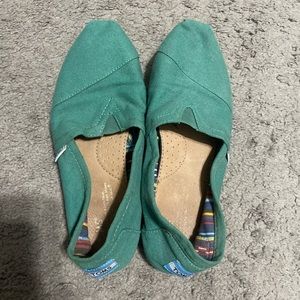 Toms